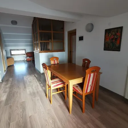 Apartment Divina *