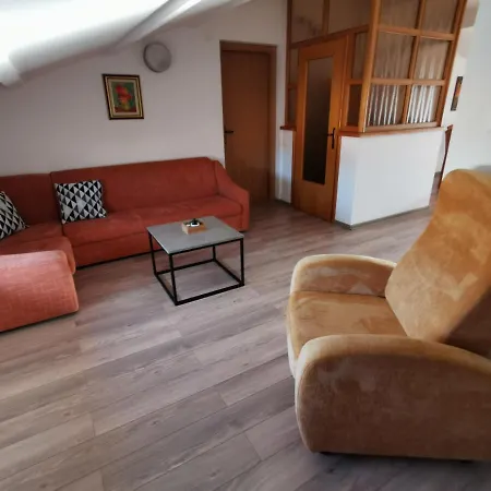 Apartment Divina *